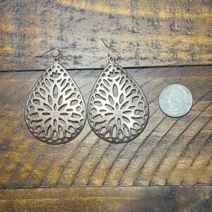 Elegant Filigree Teardrop Earrings - Bronze